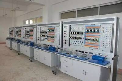 喜訊 鄂爾多斯國家公辦院校投放16名3+2統(tǒng)招大專計劃，涵蓋航空高鐵、幼師、護(hù)理及機(jī)電設(shè)備專業(yè)，名額有限，畢業(yè)即安置