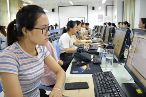巧用白板，增色課堂——南寧市五象教育集團小學部開展希沃白板五實操培訓活動